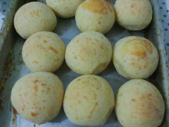 Pão de queijo com polvilho azedo escaldado