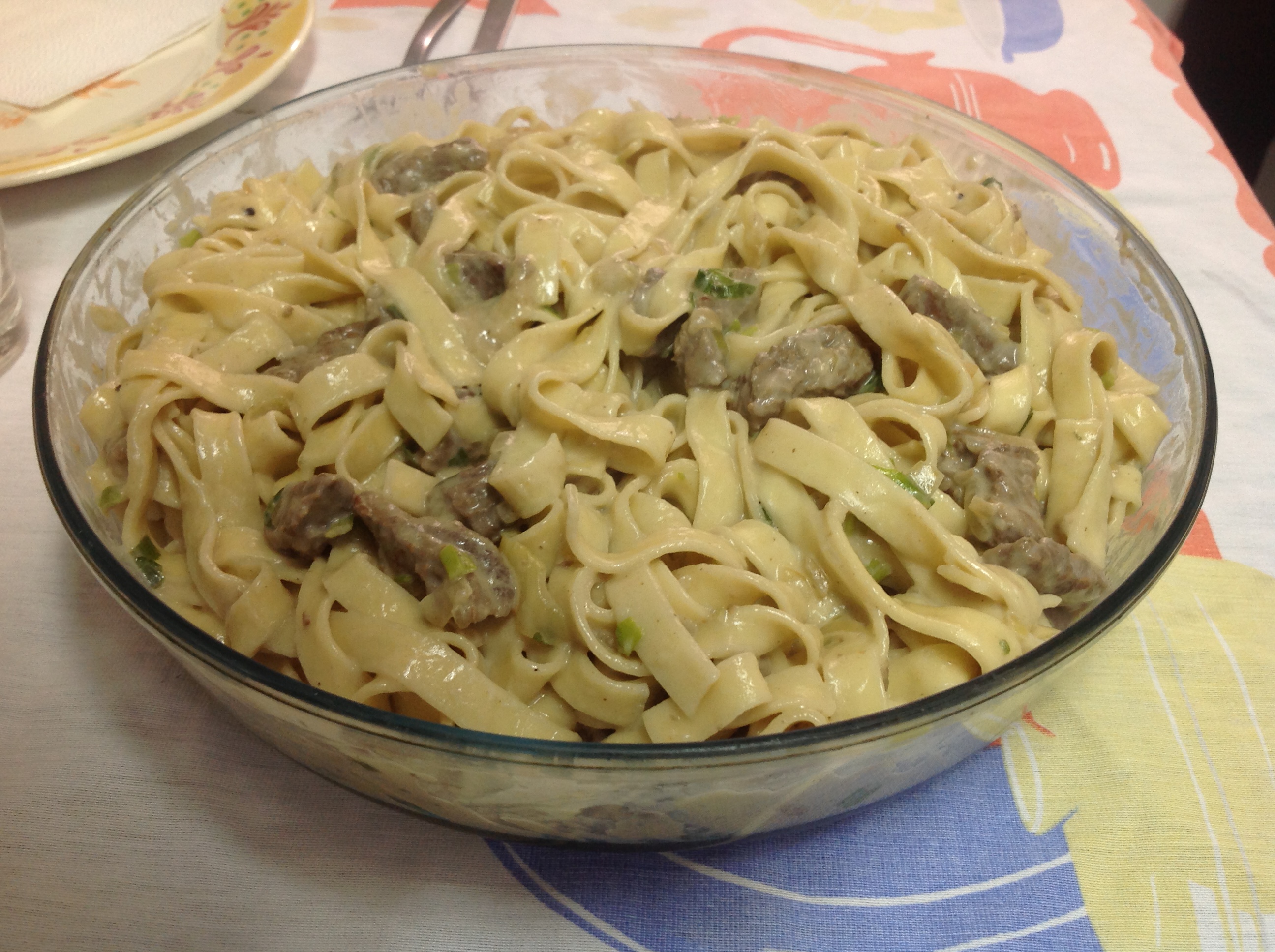 Talharim Cremoso Com Tiras De Carne Talharim Cremoso Com Tiras De Carne