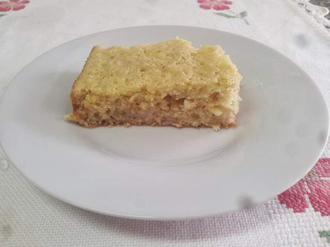 Bolo de banana com aveia e iogurte natural