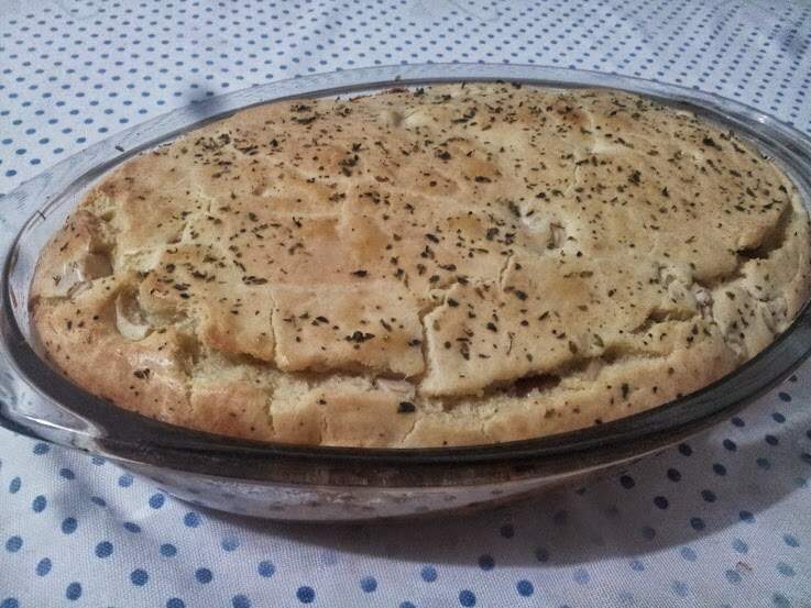 Torta salgada de calabresa acebolada