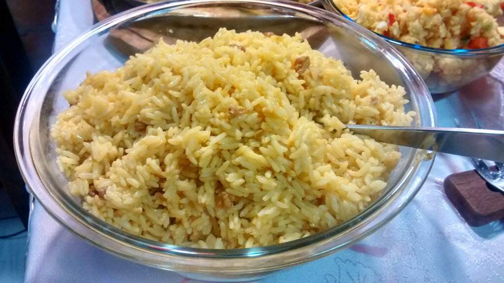 Arroz com nozes e açafrão da terra