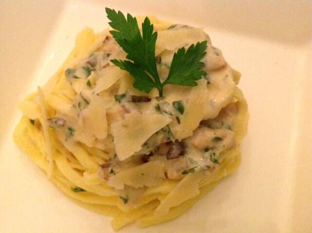 Fettuccine com cogumelos e creme de ricota