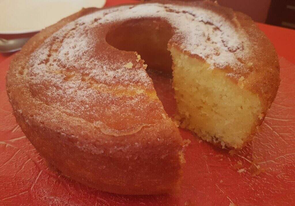 Bolo de fubá com requeijão