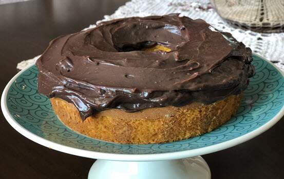 bolo de cenoura com cobertura de chocolate brigadeiro (1)