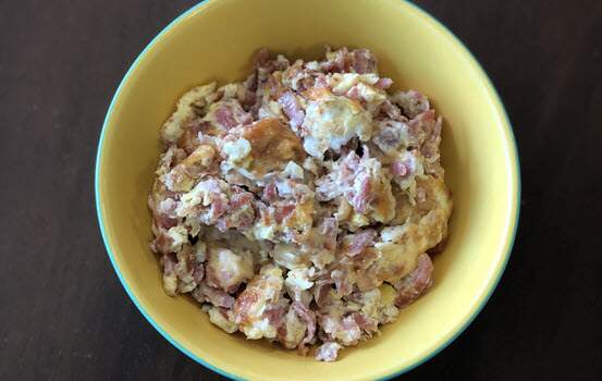 Ovos Mexidos com Calabresa e Queijo