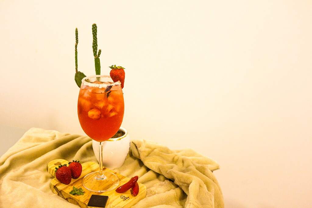 Gin com frutas: 07 receitas de drinks para fazer em casa