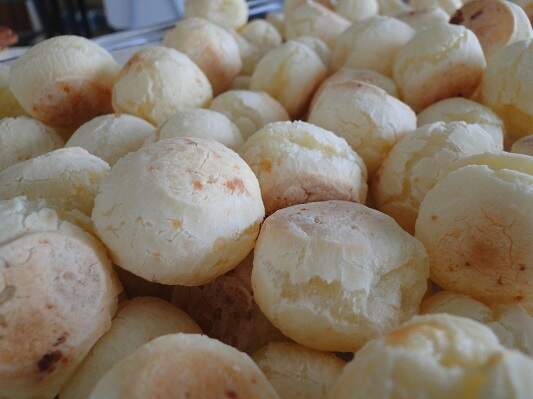 Pão de queijo com polvilho azedo escaldado