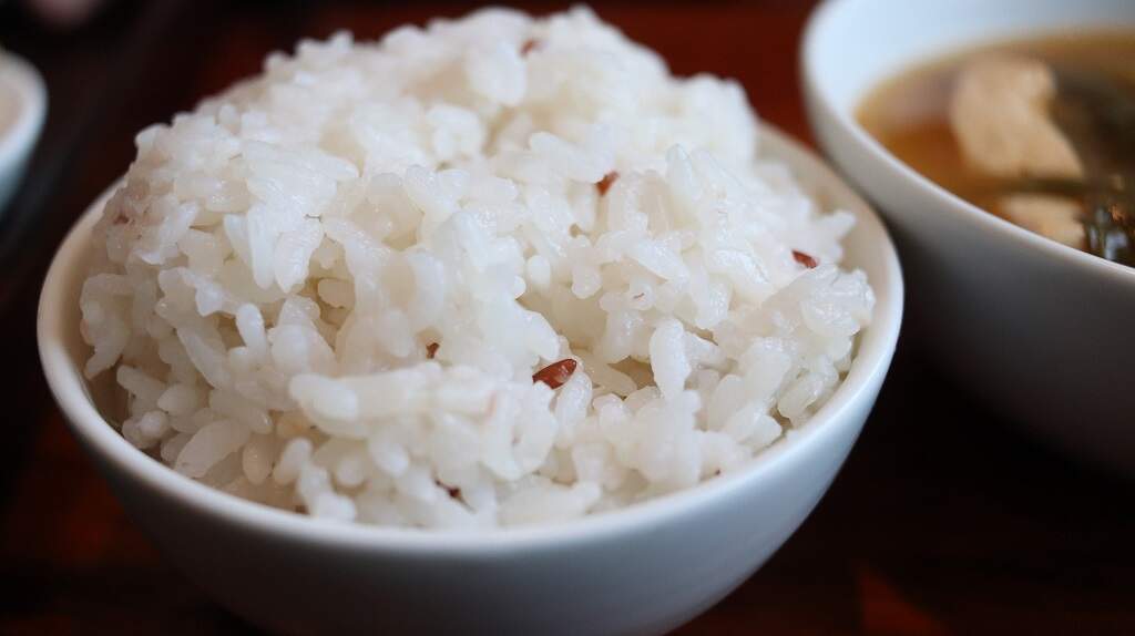 Como reaquecer as sobras do arroz