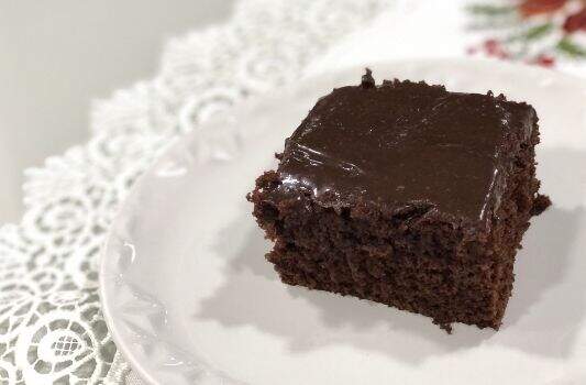 Bolo de Chocolate com Cobertura de Brigadeiro