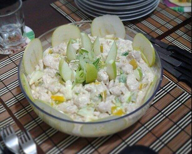 Receita de salada de frango com gengibre, salsão e maçã