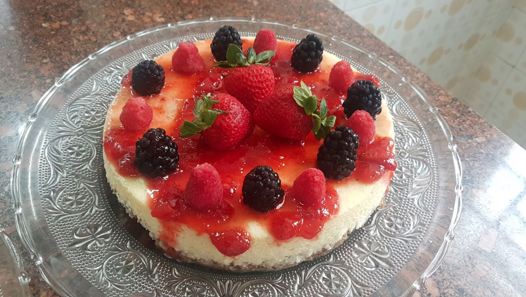 Cheesecake com calda de frutas