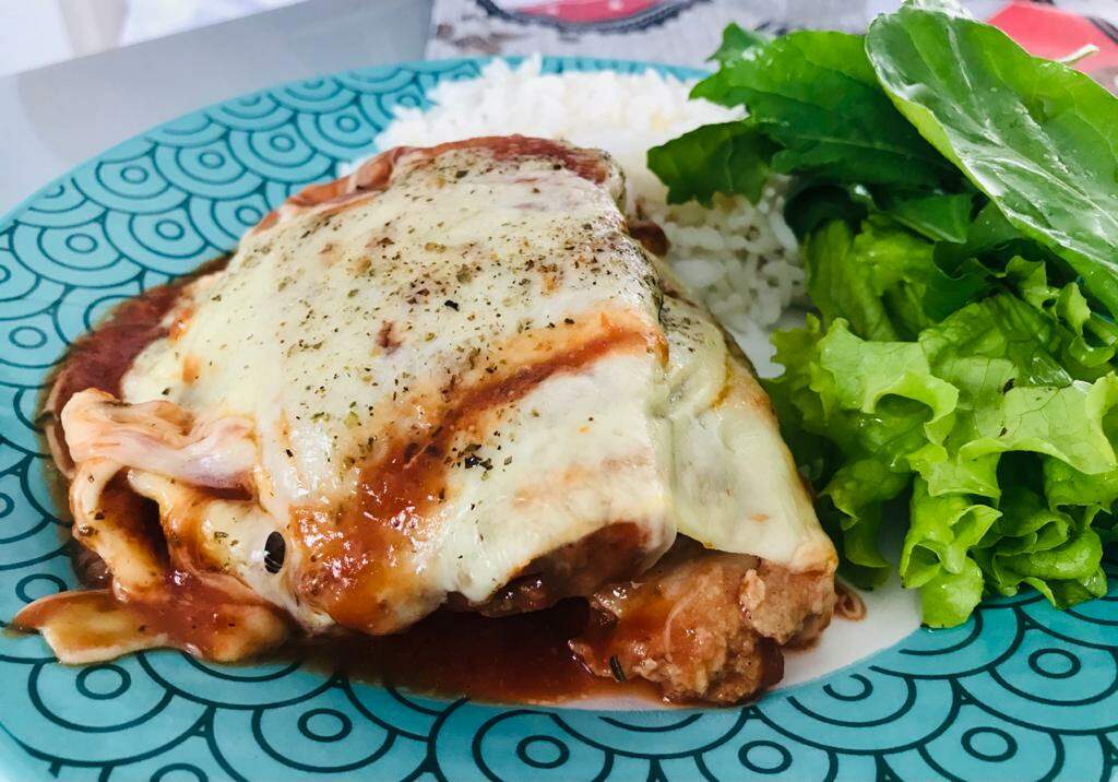 Frango à parmegiana empanado com farinha integral