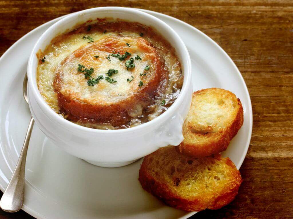 Receita de sopa de cebola gratinada