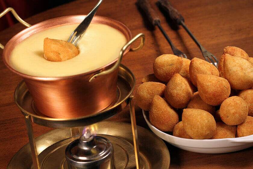 Receita de fondue de coxinha com creme de queijo