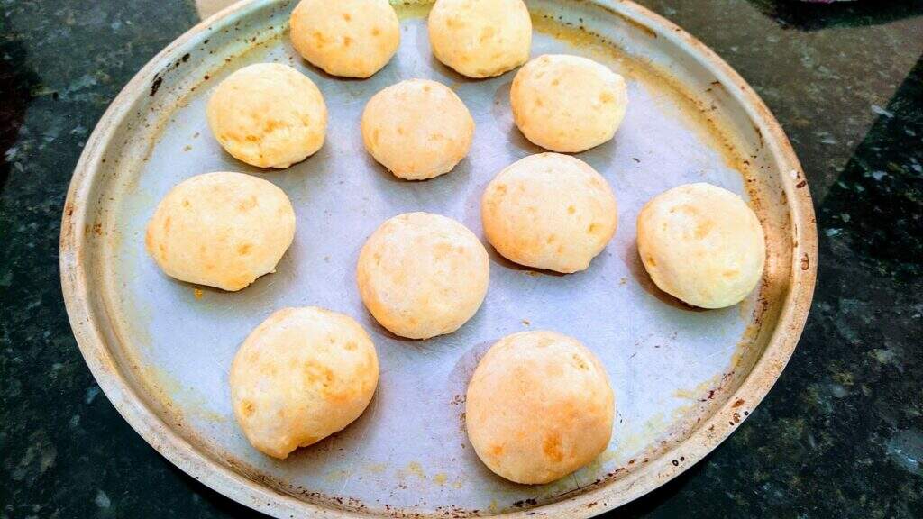 Pão de queijo com minas canastra