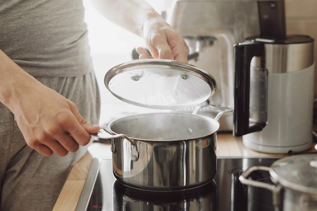 Dica de culinária: como limpar panela manchada?