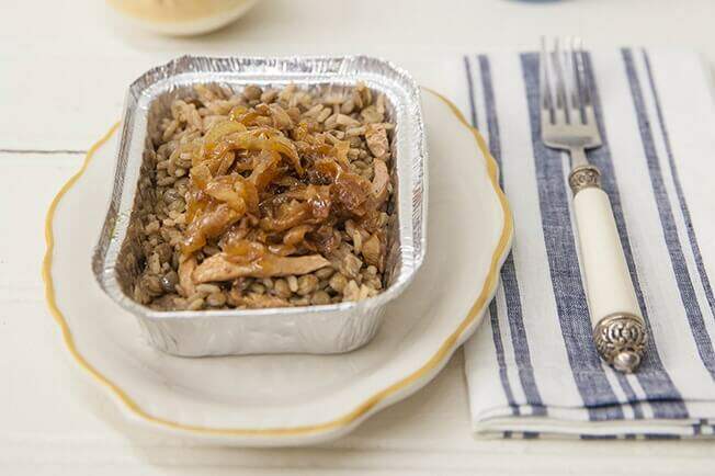 Receita de arroz sírio com frango com cebola caramelizada