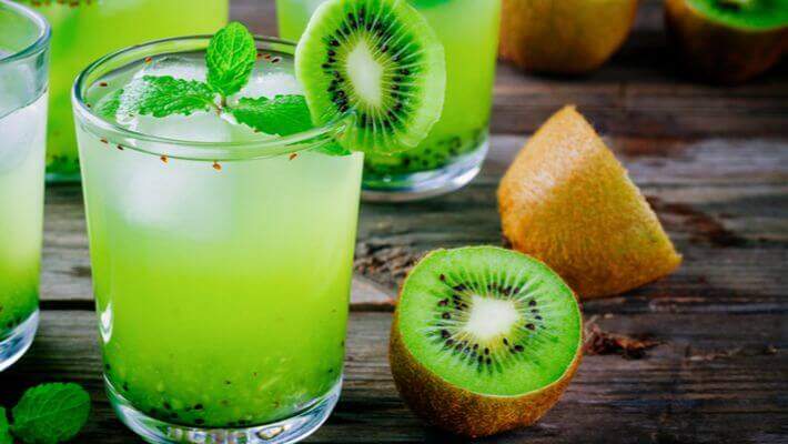 Receita de caipirinha de kiwi com saquê