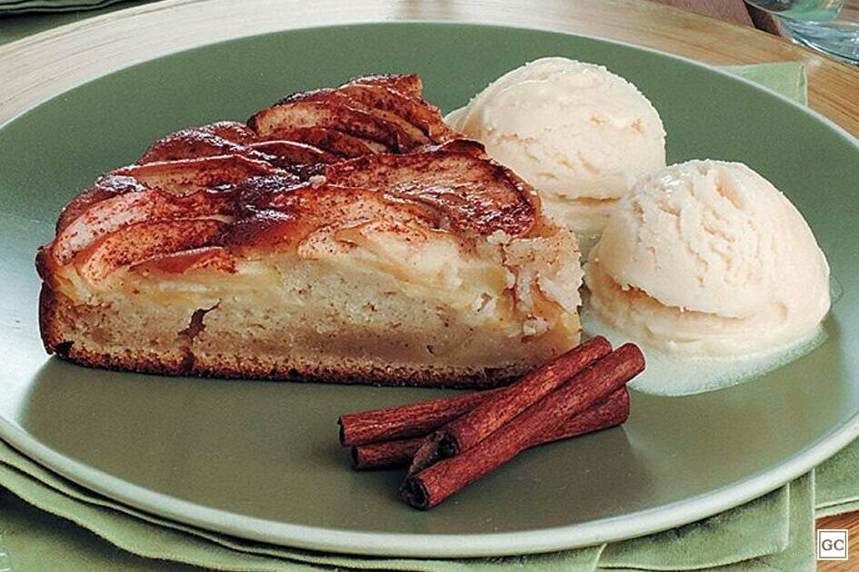 Torta de maçã e canela com sorvete
