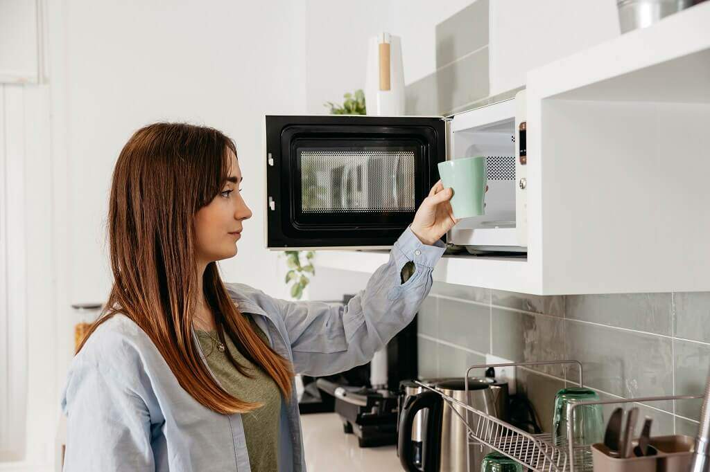 Dia de culinária: quais utensílios podem ser levados para o micro-ondas?