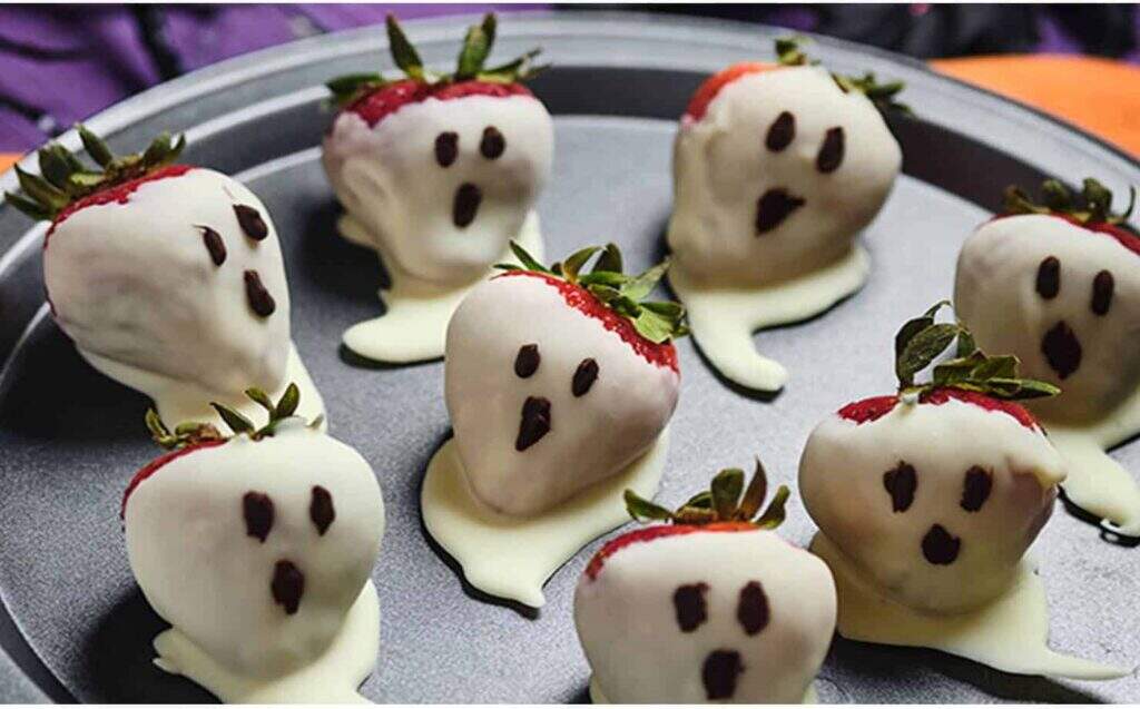 Doce para Hallloween de morango fantasma