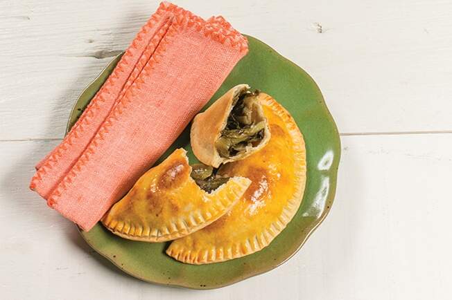 Receita de pastel de escarola com uva-passa