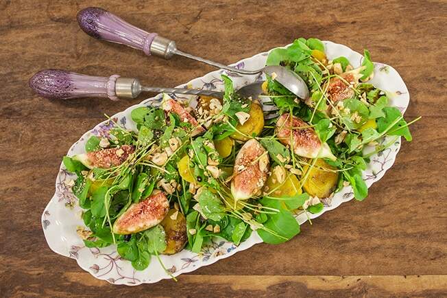 Salada de agrião com mandioquinha e figo