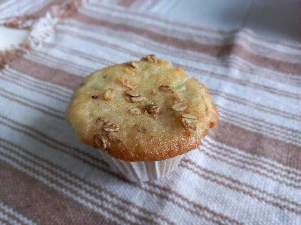 Muffin de laranja com granola