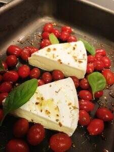 macarrao-com-queijo-brie-e-tomate-cereja