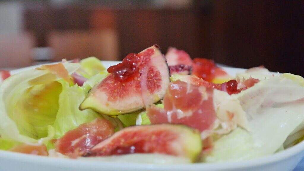 Salada de figo com presunto parma