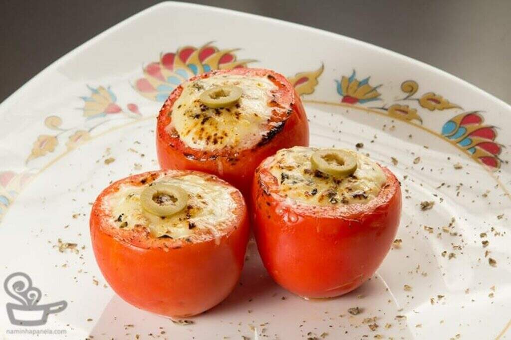 Tomate recheado com ricota