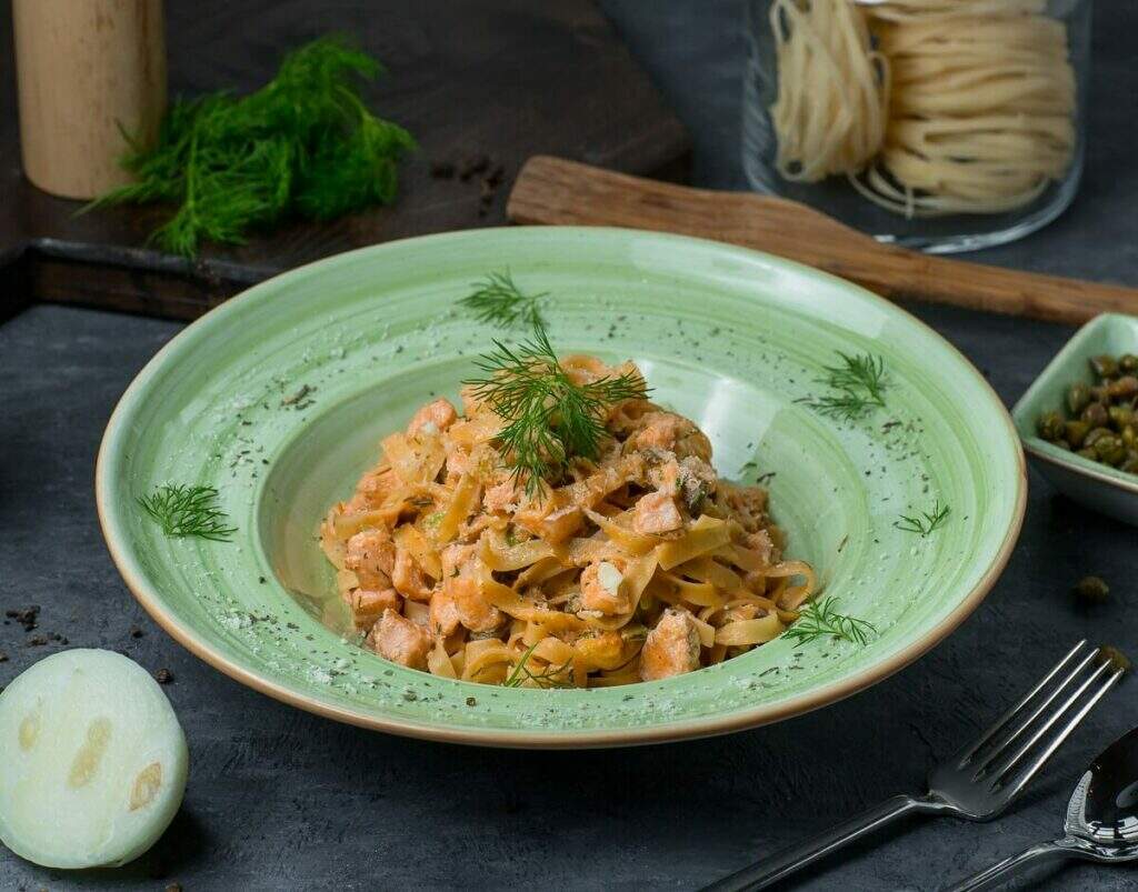 Tagliatelle com salmão