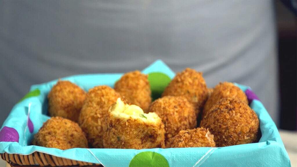 Bolinho de batata com queijo