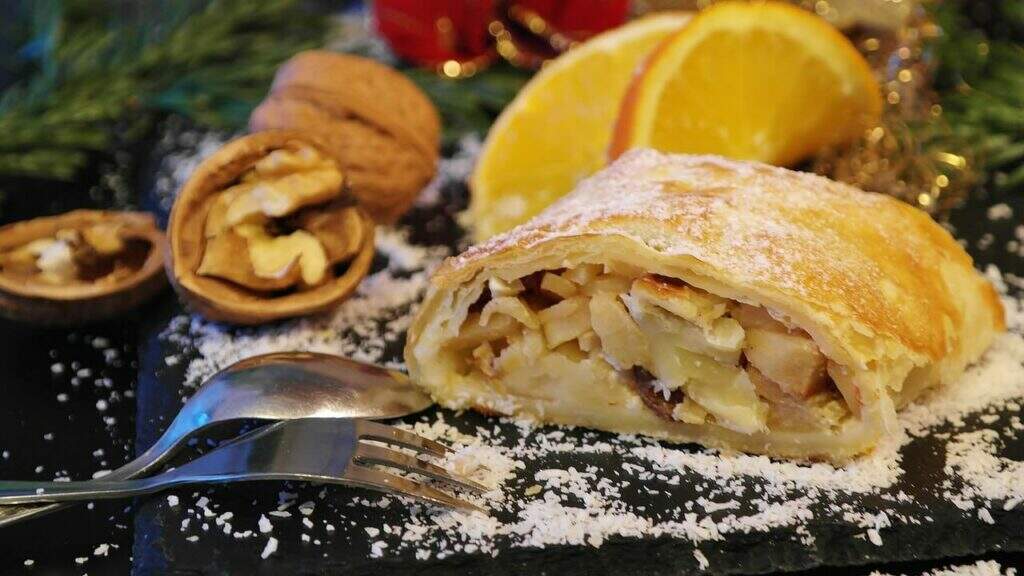 Strudel e maçã com uva passa