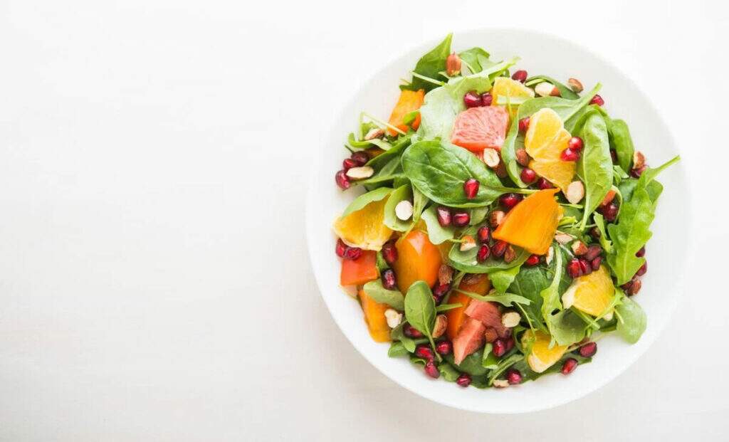 salada de alface com frutas