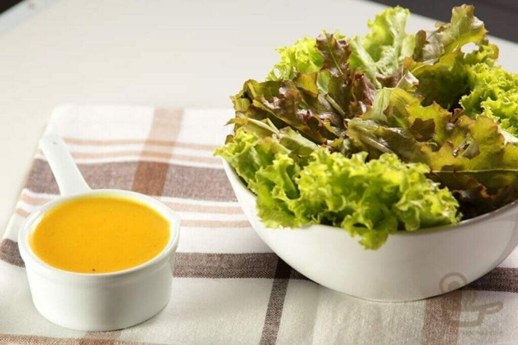 salada verde com mostarda e mel