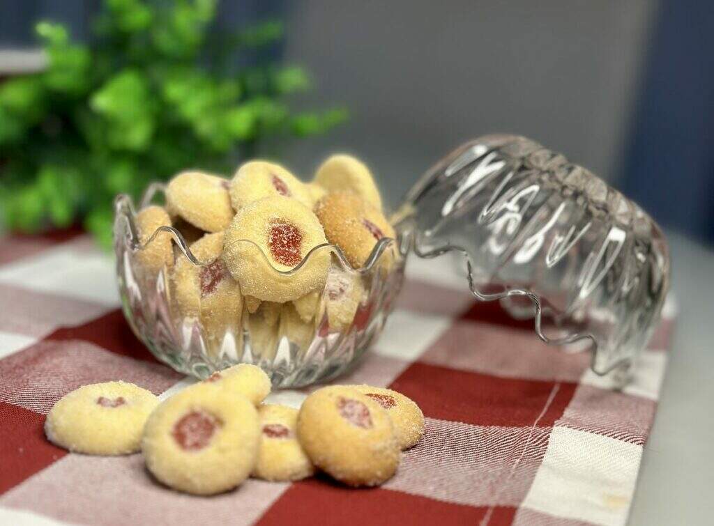 Biscoito amanteigado com goiabada