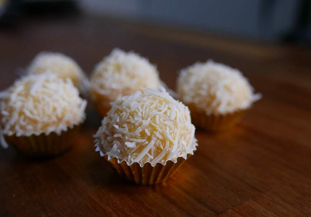 Beijinho de milho e coco