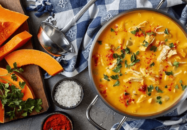 Sopa de abóbora cabotiá com legumes