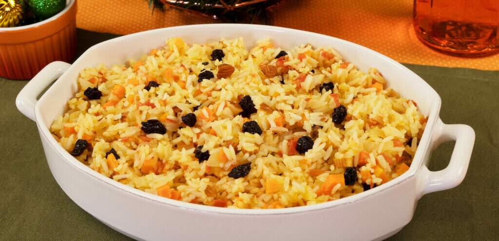 Arroz natalino com amêndoas