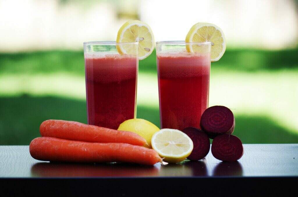 Suco de cenoura, maçã e laranja - Como disfarçar frutas e verduras no lanche das crianças