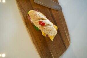 sanduiche-de-salame-italiano-visto-de-cima