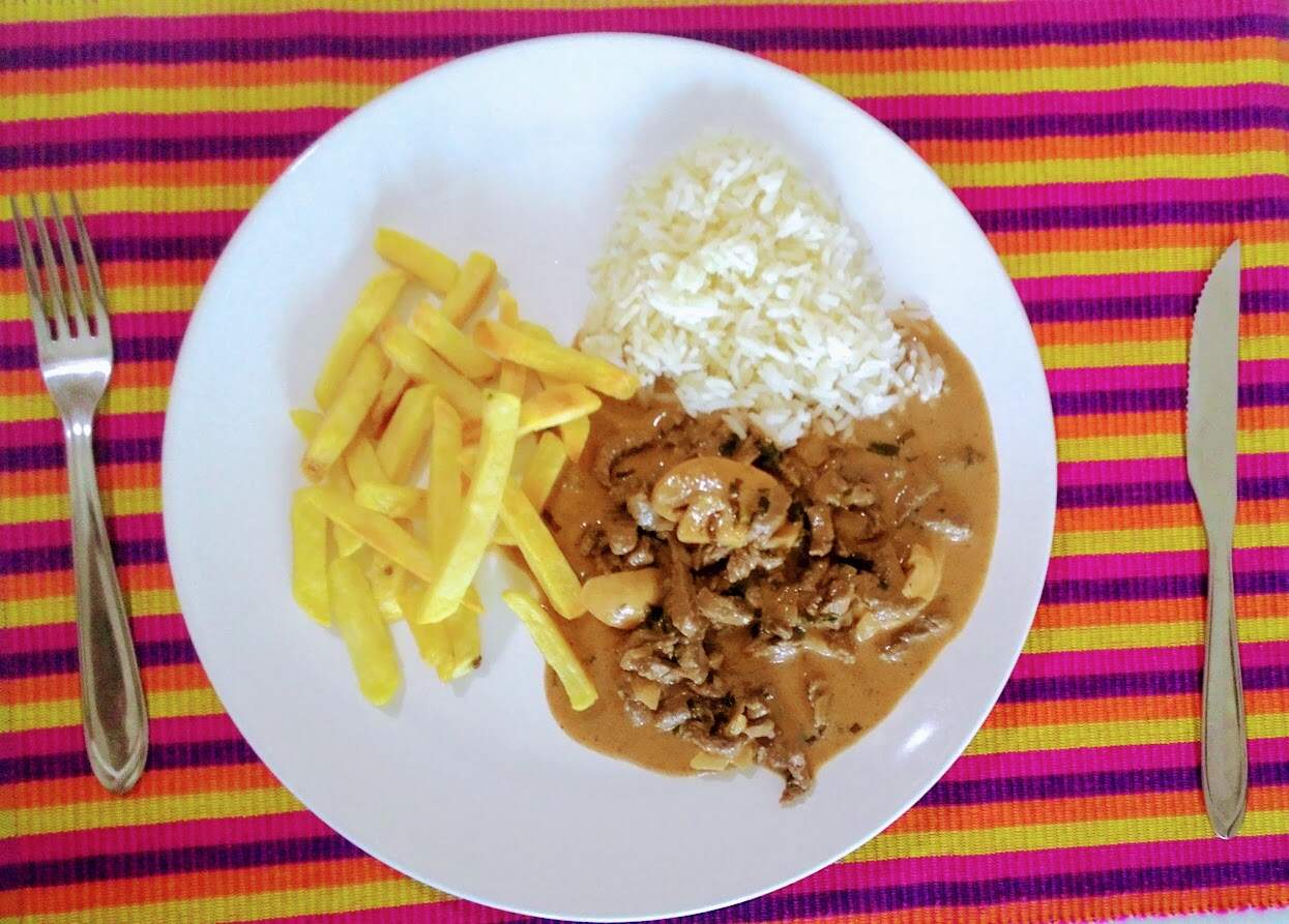 Strogonoff de carne com champignon