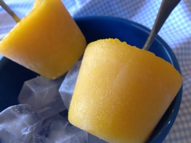 Picolé de manga com gengibre (tipo paleta)