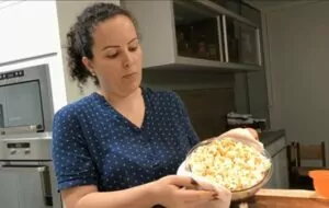 pipoca-de-microondas-com-milho-comum-e-manteiga-02
