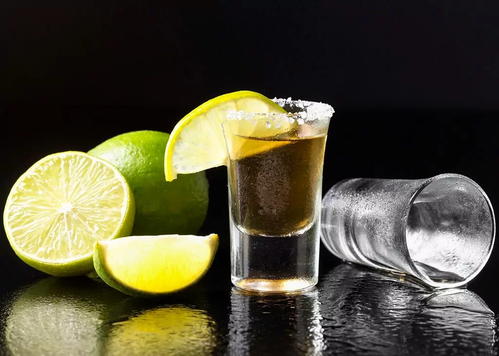 Aprenda a preparar 10 drinks com tequila para ir além da margarita