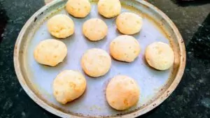 Pão de queijo com minas canastra