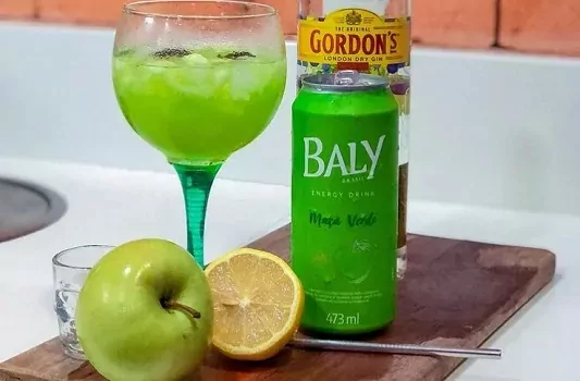 Gin com maçã verde