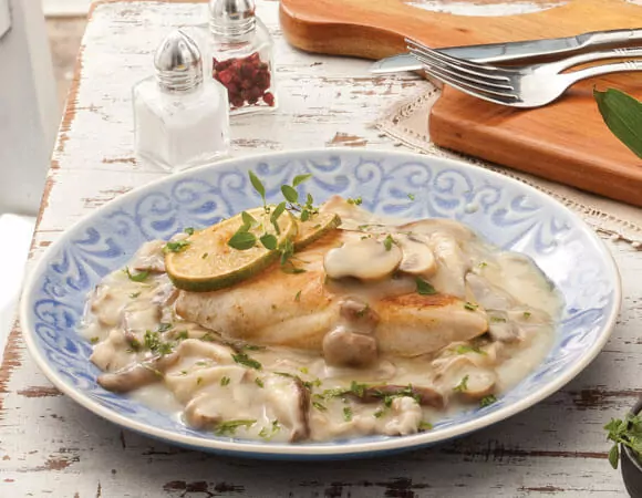frango com molho de champignon