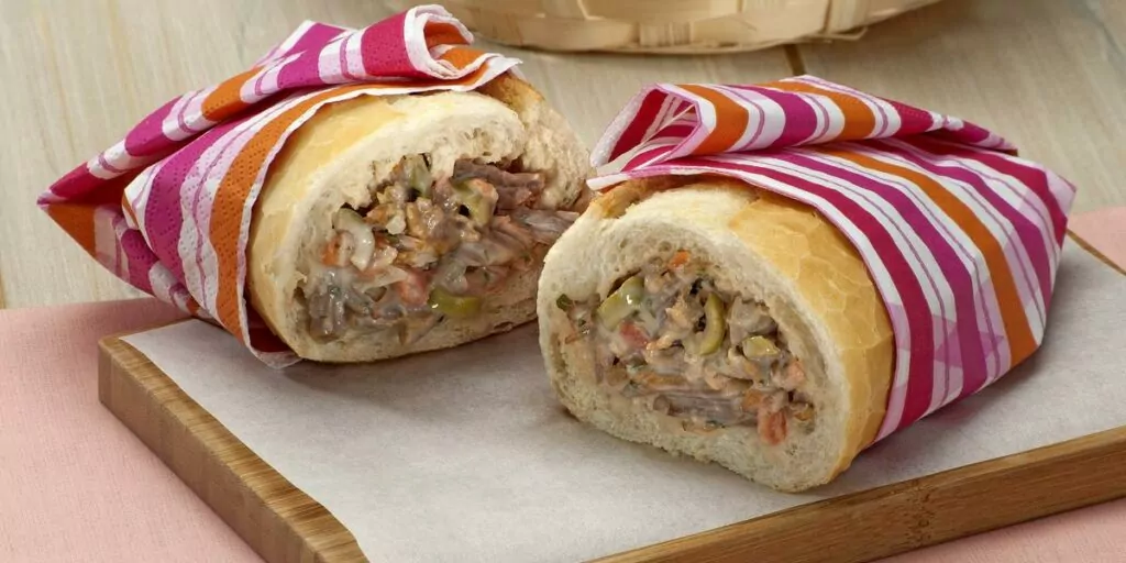 Sanduíche de carne louca